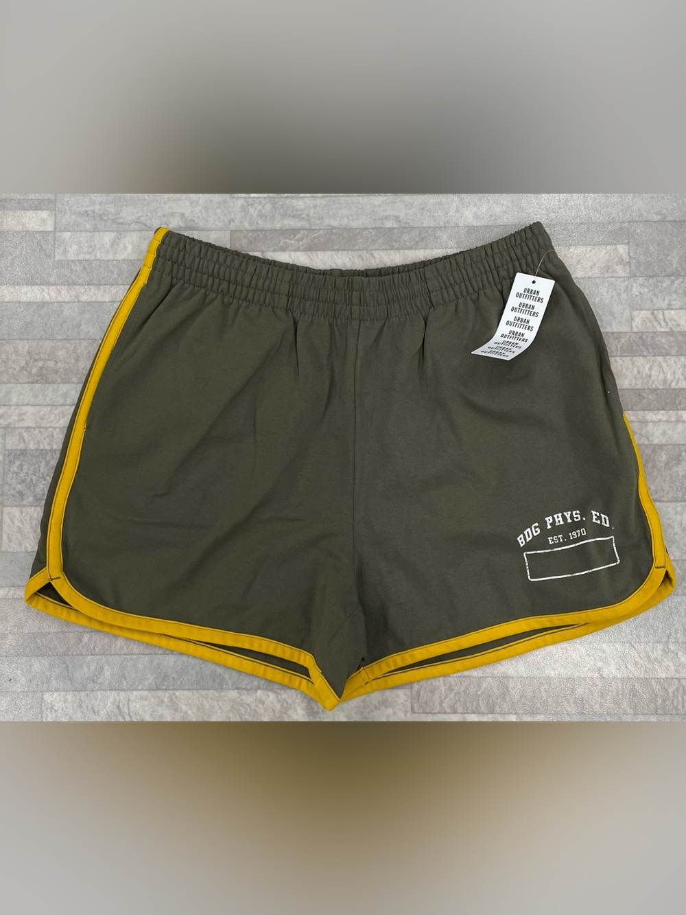 (UO-104) Urban Outfitters BDG PHYS Ed Short